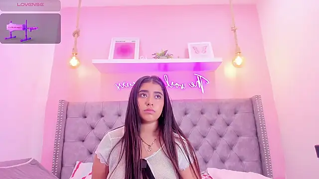 Sophiia 77 online show from 10/27/25, 10:25