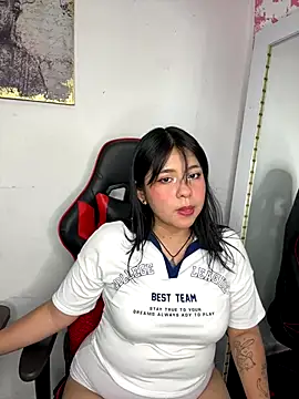 Snapshot of _Bella_7 chatting on 10/16/25, 11:22 Bella 7 online show from 10/16/25, 11:22