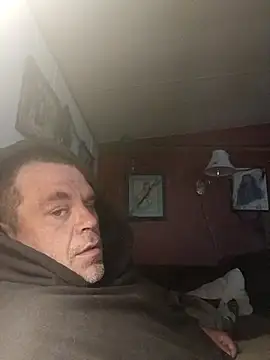 Snapshot of waynefitz chatting on 10/18/25, 02:51 waynefitz online show from 10/18/25, 02:51