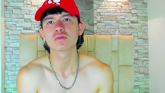 Snapshot of Owenn_17 chatting on 10/17/25, 05:10 Owenn 17 online show from 10/17/25, 05:10