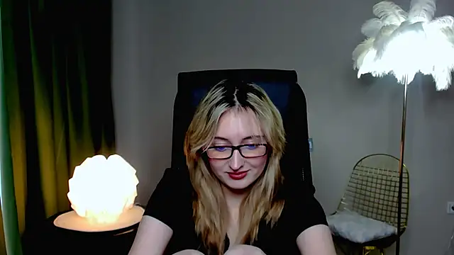 ScarlettScril online show from 10/19/25, 09:21