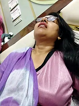 Vanshika1432 online show from 10/17/25, 05:48