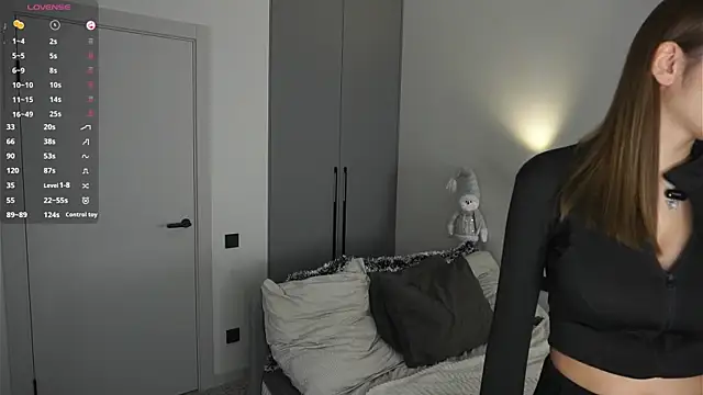 BrynnHolverson online show from 12/21/25, 07:10