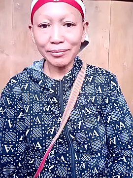 Snapshot of nui-show chatting on 10/16/25, 09:43 nui-show online show from 10/16/25, 09:43