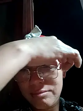 Snapshot of nui-show chatting on 10/23/25, 11:20 nui-show online show from 10/23/25, 11:20