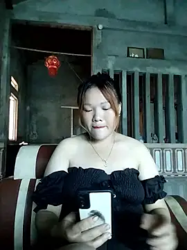 mai-cute online show from 10/18/25, 02:47