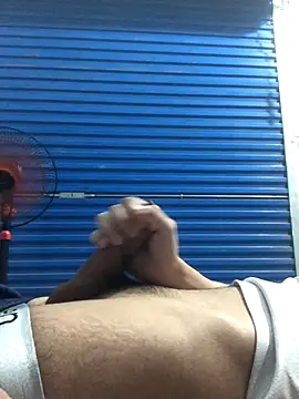 Snapshot of liamhn2k4 chatting on 10/18/25, 02:29 liamhn2k4 online show from 10/18/25, 02:29