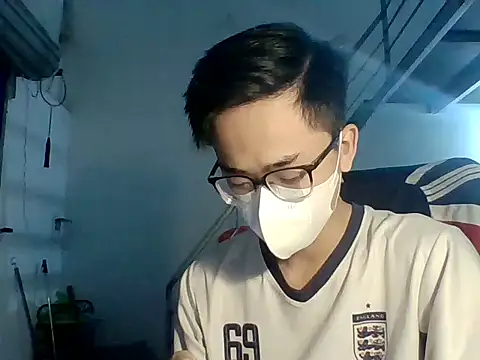 Snapshot of liamhn2k4 chatting on 10/29/25, 02:30 liamhn2k4 online show from 10/29/25, 02:30