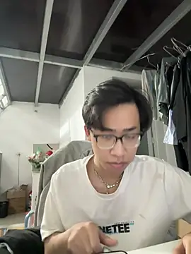 Snapshot of liamhn2k4 chatting on 03/30/26, 05:58 liamhn2k4 online show from 03/30/26, 05:58