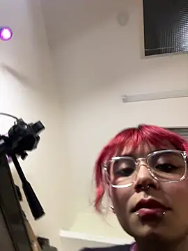 Snapshot of Emma_duff chatting on 06/18/26, 11:58 Emma duff online show from 06/18/26, 11:58