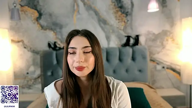 Snapshot of Chloewilldd chatting on 10/30/25, 10:32 Chloewilldd online show from 10/30/25, 10:32