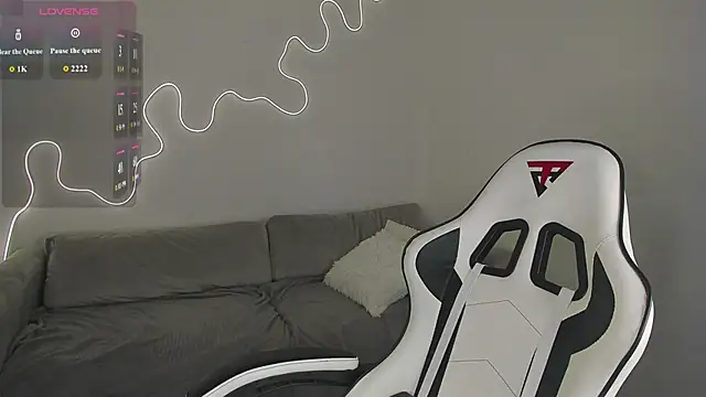 Snapshot of bella_xx__ chatting on 03/15/26, 03:23 bella xx online show from 03/15/26, 03:23