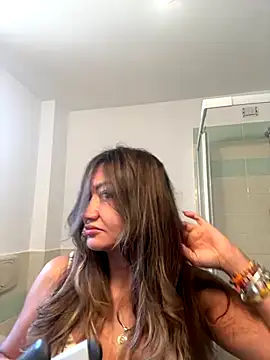 Snapshot of gabriellacali chatting on 10/18/25, 01:12 gabriellacali online show from 10/18/25, 01:12