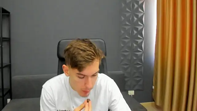 Snapshot of BradyFlint chatting on 04/14/26, 08:09 BradyFlint online show from 04/14/26, 08:09