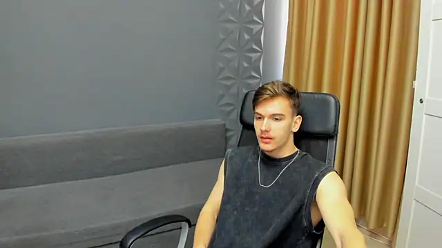 Snapshot of BradyFlint chatting on 04/15/26, 04:19 BradyFlint online show from 04/15/26, 04:19