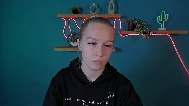 Snapshot of megan_cold chatting on 10/25/25, 09:28 megan cold online show from 10/25/25, 09:28