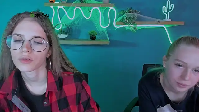 Snapshot of megan_cold chatting on 10/30/25, 12:17 megan cold online show from 10/30/25, 12:17