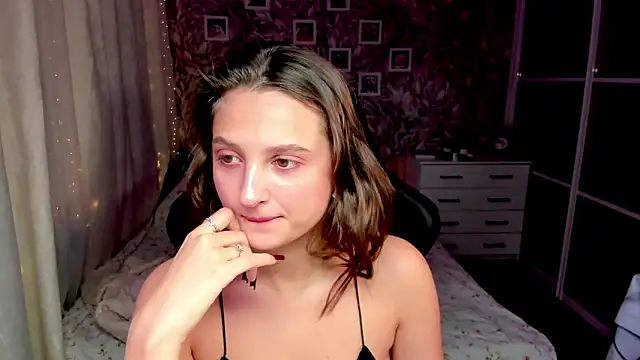 Snapshot of mishel_amurr chatting on 10/27/25, 01:09 mishel amurr online show from 10/27/25, 01:09