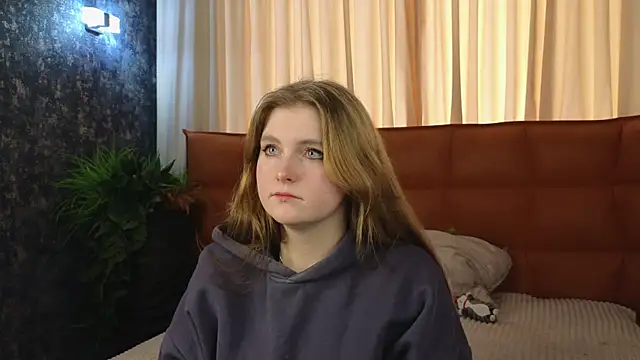 Snapshot of NightSaffron chatting on 11/25/25, 07:19 NightSaffron online show from 11/25/25, 07:19