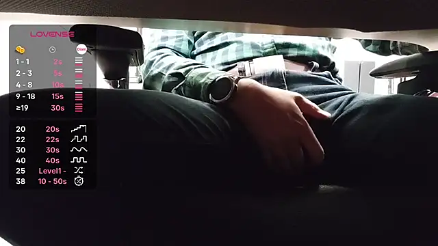 Snapshot of Mister_Majestic chatting on 11/14/25, 02:16 Mister Majestic online show from 11/14/25, 02:16