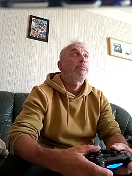 Ptitcouic online show from 10/16/25, 01:45