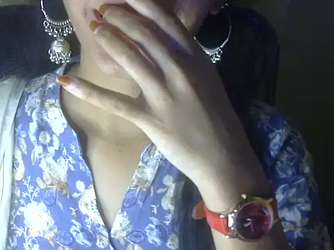 Snapshot of Shezi_N chatting on 10/22/25, 02:28 Shezi N online show from 10/22/25, 02:28