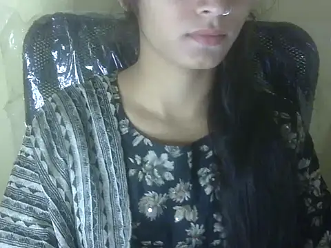 Snapshot of Shezi_N chatting on 10/25/25, 05:48 Shezi N online show from 10/25/25, 05:48