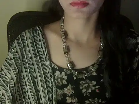 Snapshot of Shezi_N chatting on 12/18/25, 02:34 Shezi N online show from 12/18/25, 02:34