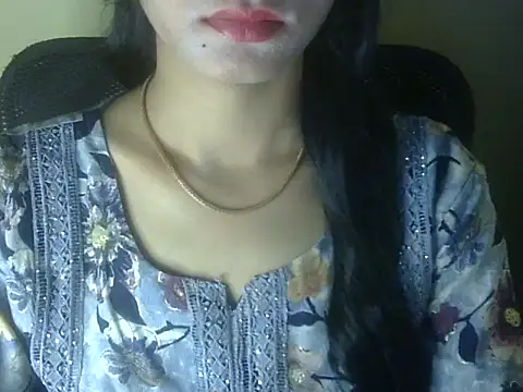 Snapshot of Shezi_N chatting on 01/08/26, 01:24 Shezi N online show from 01/08/26, 01:24