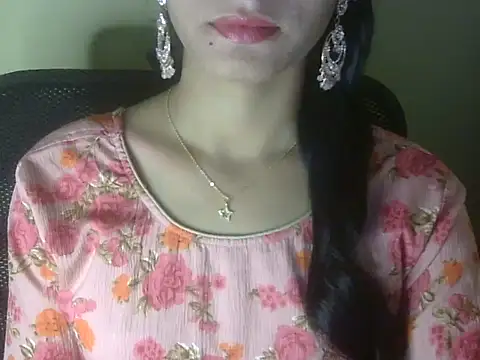 Snapshot of Shezi_N chatting on 01/12/26, 01:49 Shezi N online show from 01/12/26, 01:49