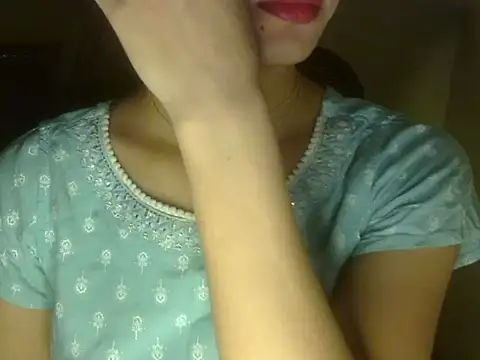 Snapshot of Shezi_N chatting on 03/05/26, 01:51 Shezi N online show from 03/05/26, 01:51