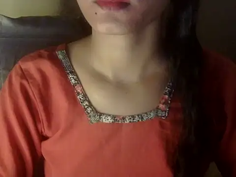 Snapshot of Shezi_N chatting on 03/25/26, 02:01 Shezi N online show from 03/25/26, 02:01