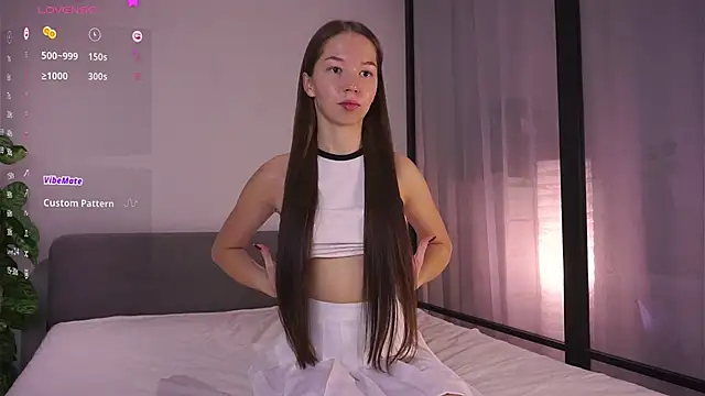 MayaHjelm online show from 10/25/25, 05:37