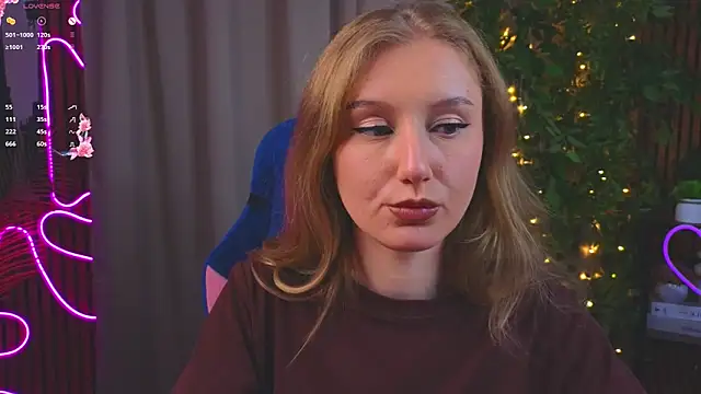 Snapshot of PriscillaPowell chatting on 12/17/25, 08:59 PriscillaPowell online show from 12/17/25, 08:59