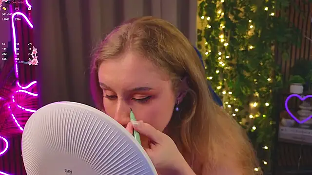 Snapshot of PriscillaPowell chatting on 12/19/25, 09:33 PriscillaPowell online show from 12/19/25, 09:33