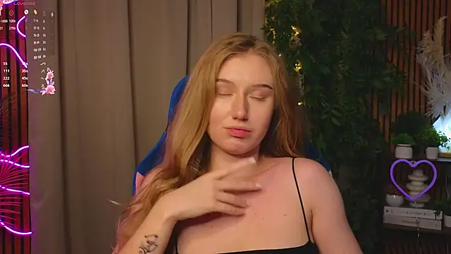 Snapshot of PriscillaPowell chatting on 12/20/25, 09:44 PriscillaPowell online show from 12/20/25, 09:44