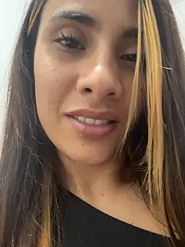 Snapshot of Zucyvm82 chatting on 10/19/25, 09:43 Zucyvm82 online show from 10/19/25, 09:43