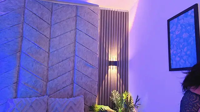 Snapshot of Rynka_ chatting on 11/13/25, 04:11 Rynka online show from 11/13/25, 04:11