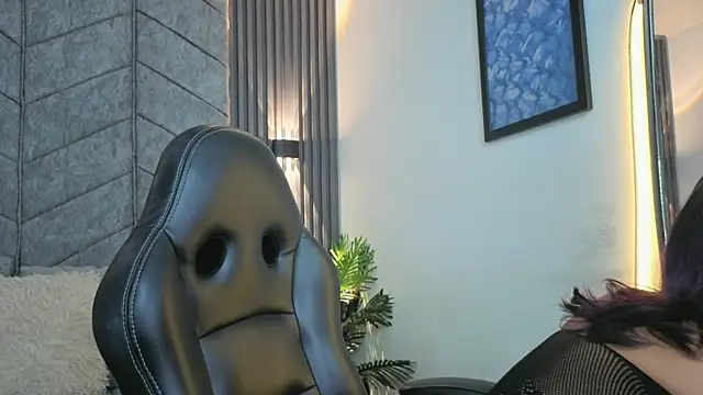 Snapshot of Rynka_ chatting on 01/13/26, 04:18 Rynka online show from 01/13/26, 04:18