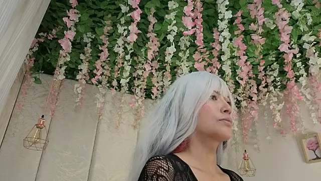 Snapshot of Rynka_ chatting on 03/27/26, 04:18 Rynka online show from 03/27/26, 04:18