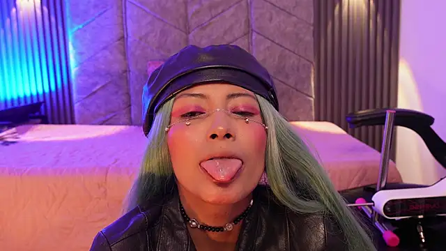 Snapshot of Rynka_ chatting on 04/08/26, 04:12 Rynka online show from 04/08/26, 04:12