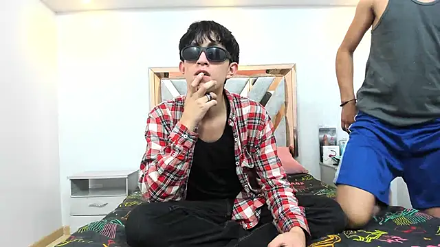 Snapshot of hoot_booys_ chatting on 11/13/25, 08:08 hoot booys online show from 11/13/25, 08:08