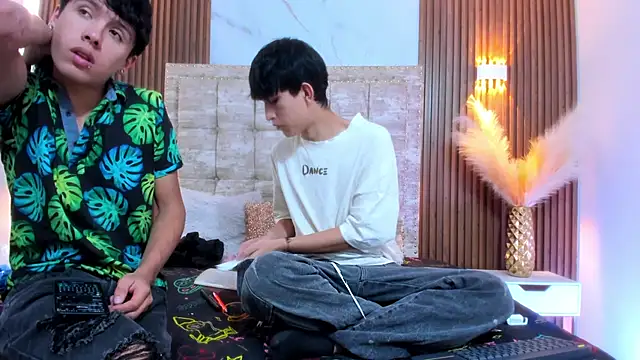 Snapshot of hoot_booys_ chatting on 11/19/25, 08:09 hoot booys online show from 11/19/25, 08:09