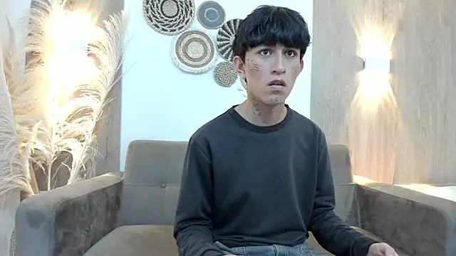 Snapshot of hoot_booys_ chatting on 11/26/25, 07:48 hoot booys online show from 11/26/25, 07:48