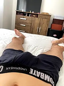 leozin01 online show from 10/24/25, 05:42