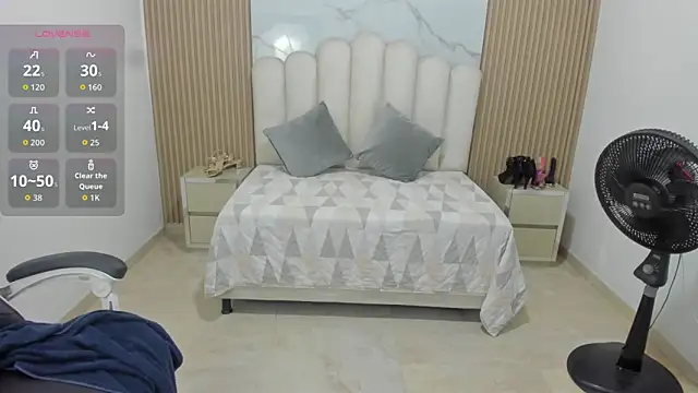 Snapshot of Aziz_daud chatting on 03/13/26, 07:09 Aziz daud online show from 03/13/26, 07:09