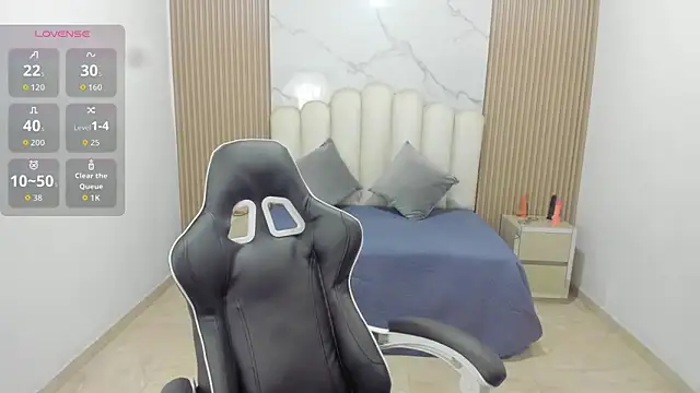 Snapshot of Aziz_daud chatting on 03/17/26, 07:06 Aziz daud online show from 03/17/26, 07:06