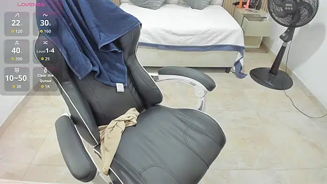 Snapshot of Aziz_daud chatting on 04/07/26, 07:03 Aziz daud online show from 04/07/26, 07:03