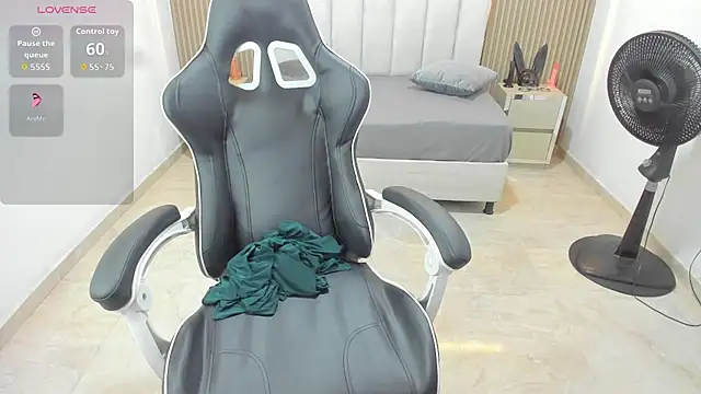 Snapshot of Aziz_daud chatting on 04/14/26, 07:09 Aziz daud online show from 04/14/26, 07:09