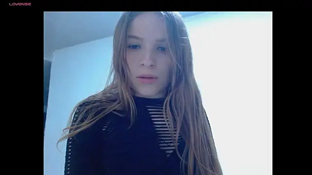 Snapshot of bambiluly chatting on 04/20/26, 12:02 bambiluly online show from 04/20/26, 12:02